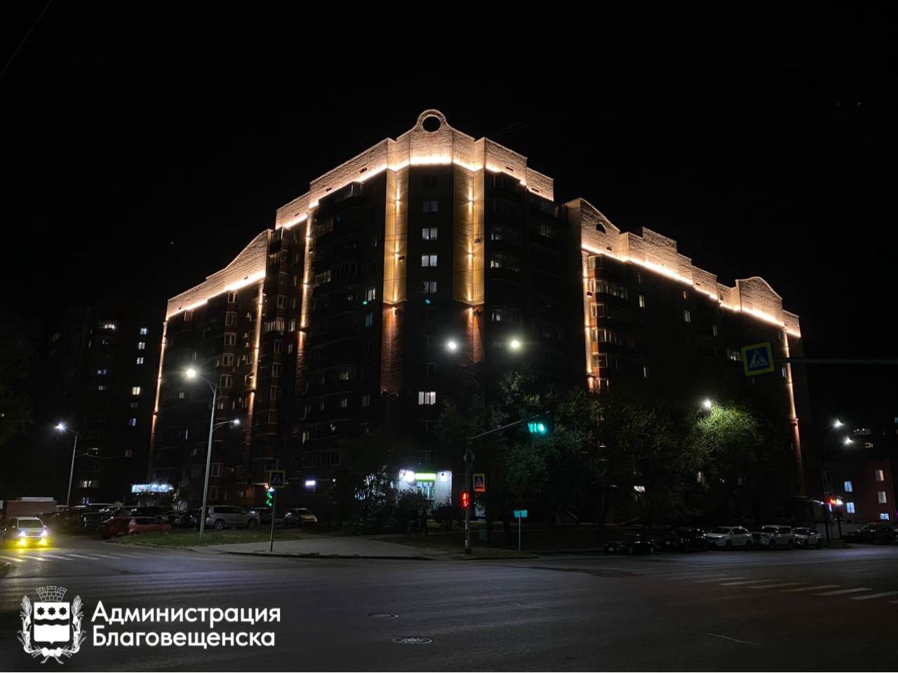 Благовещенск преображается: на фасаде жилого дома установили 210 светильников серии FWL 
